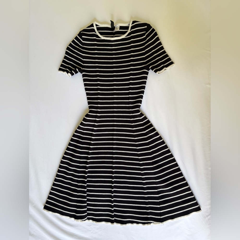 H&M Fitted Spandex Black and White Midi Dress